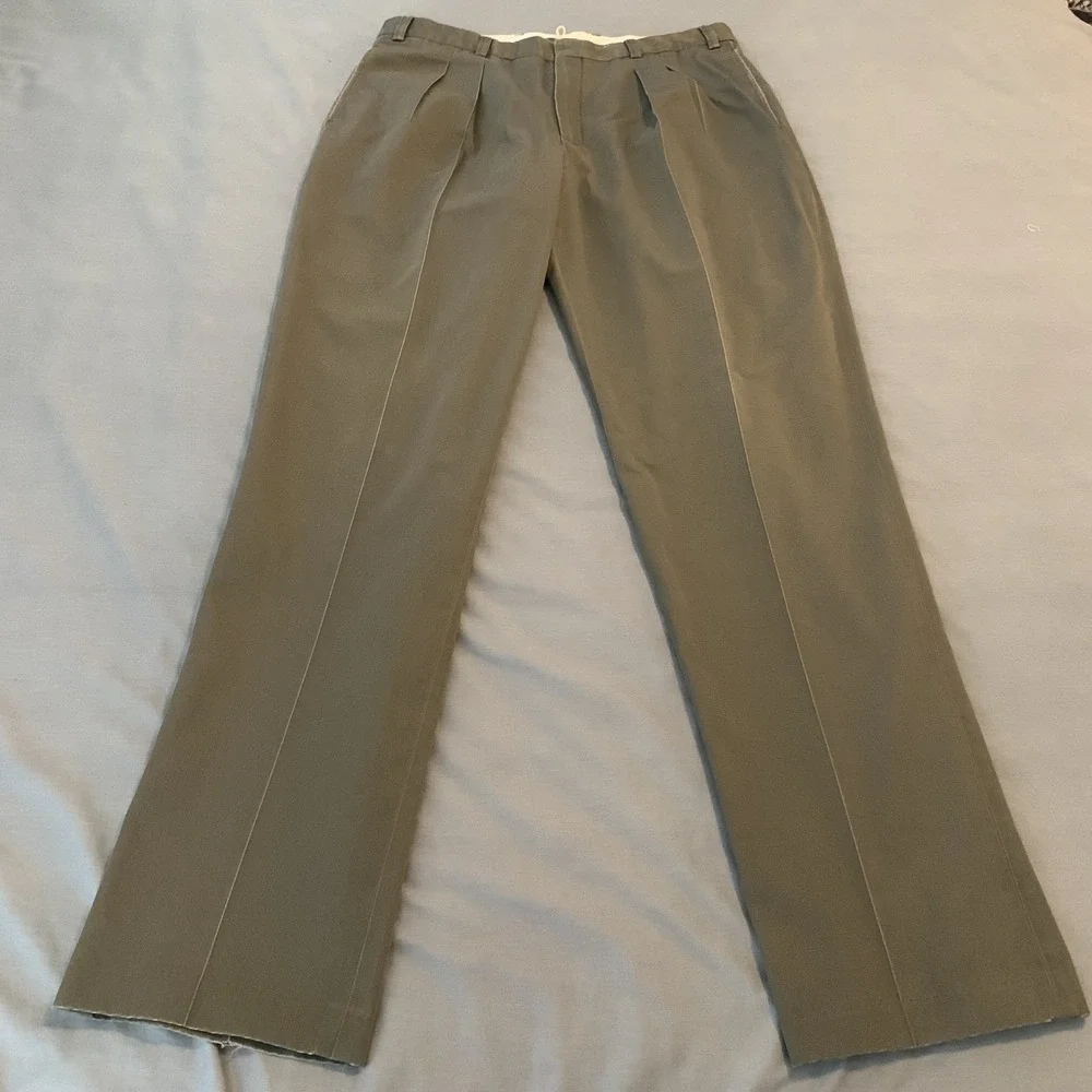 L.L. Bean‎ Pants Mens 37x29 Green Classic Fit Pleated Chino Straight Leg Casual